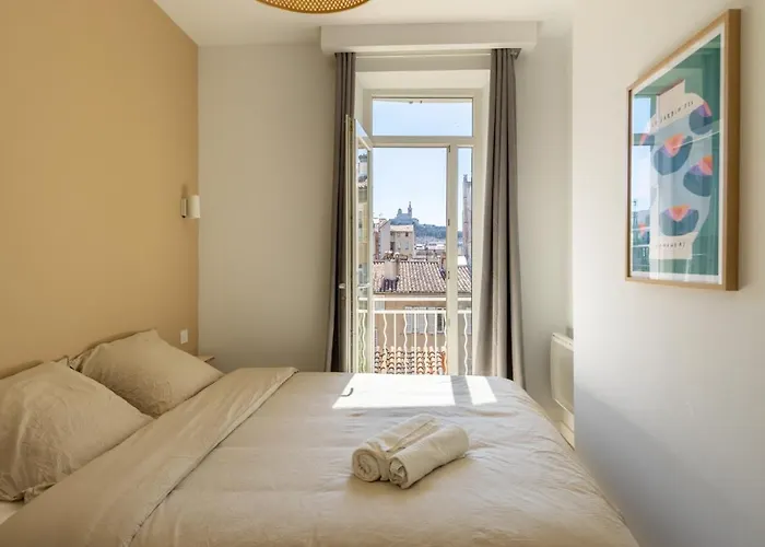 Apartment With View & Balcony In Heart Of Marseille