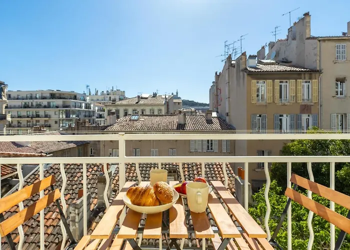 Apartment With View & Balcony In Heart Of Marseille