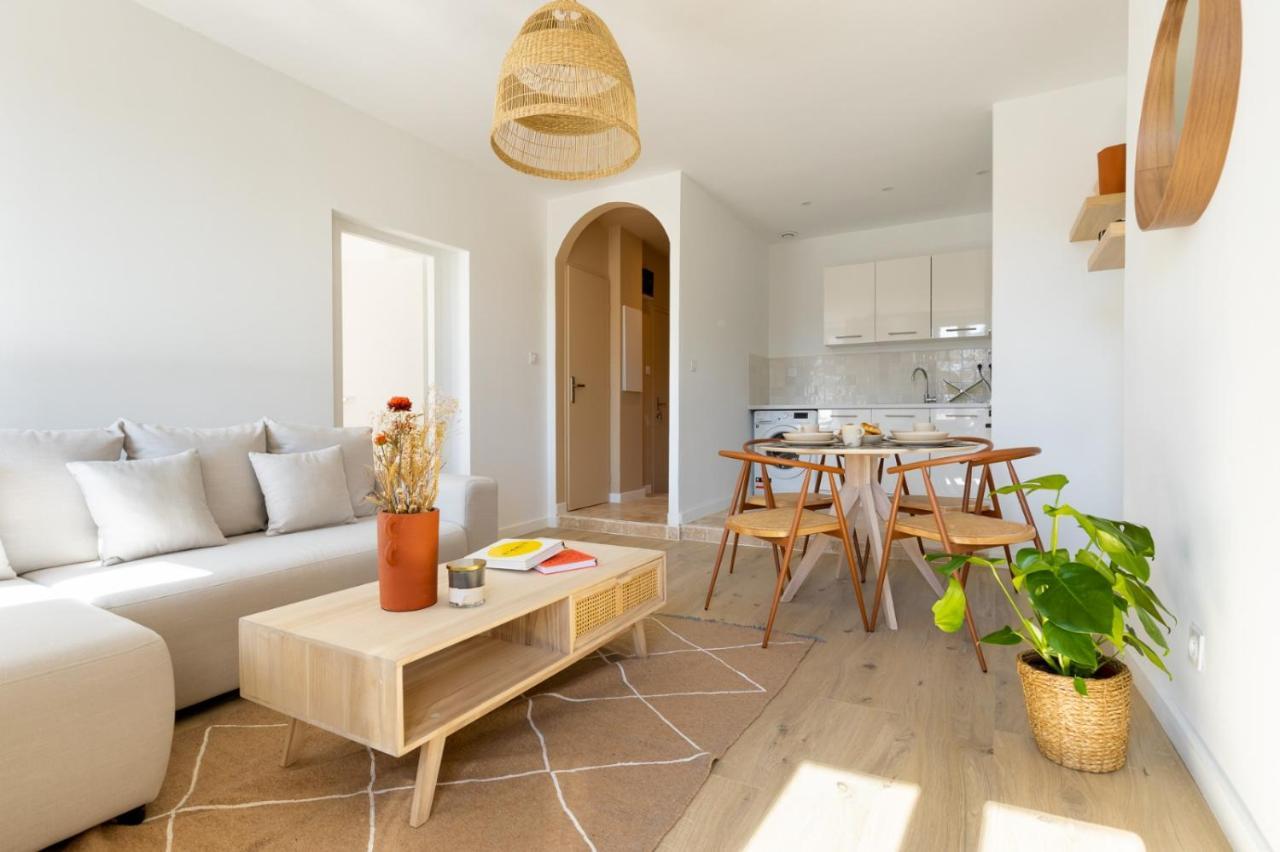 With View & Balcony In Heart Of Apartment
